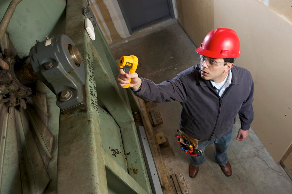 Fluke 62 Max Industrial Infrared Thermometer, -22 to +932 Degree F Range, Single Laser Targeting, 10:1 Distance to Spot Ratio, IP54 Rating, Includes 3 Year Warranty, (Not for Human Temp)