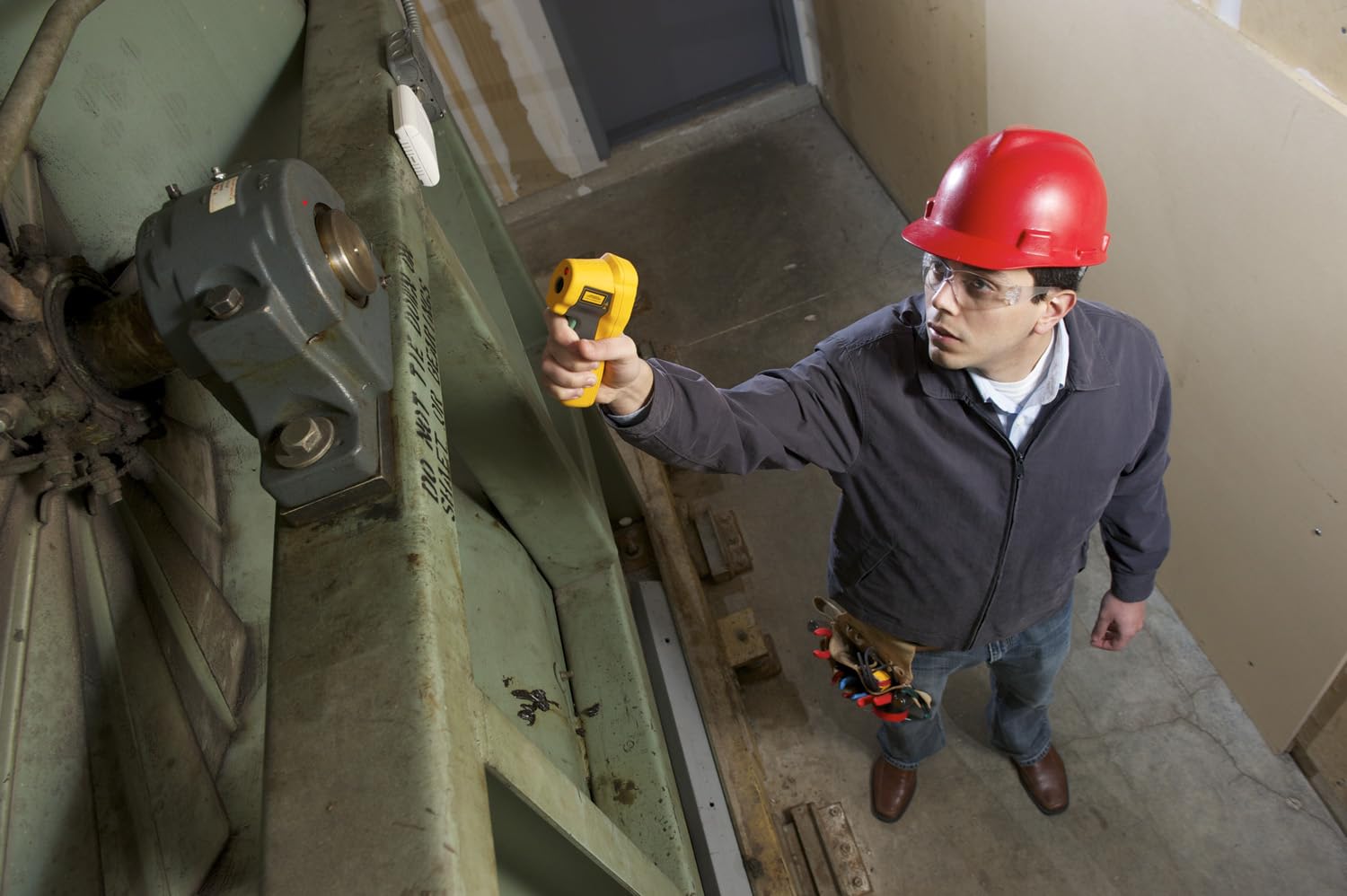 Fluke 62 Max Industrial Infrared Thermometer, -22 to +932 Degree F Range, Single Laser Targeting, 10:1 Distance to Spot Ratio, IP54 Rating, Includes 3 Year Warranty, (Not for Human Temp)