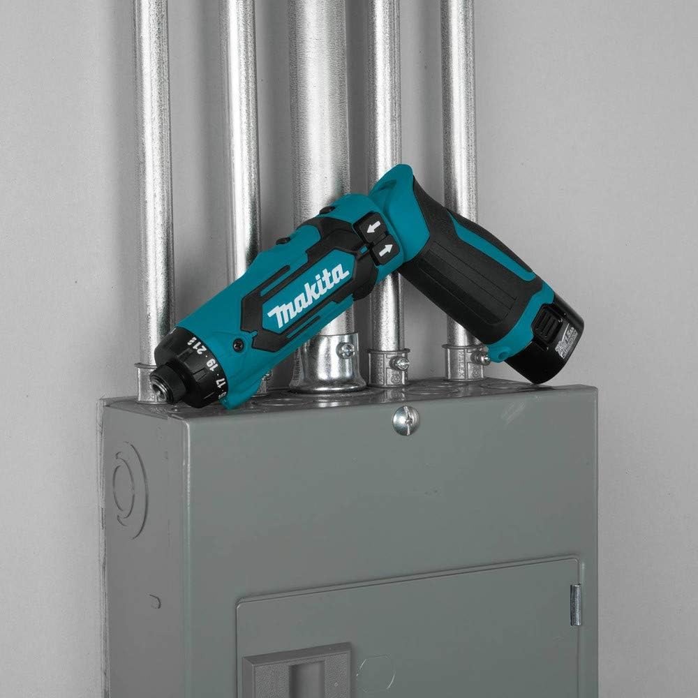 Makita DF012DSE 7.2V Lithium-Ion Cordless 1/4' Hex Driver-Drill Kit with Auto-Stop Clutch