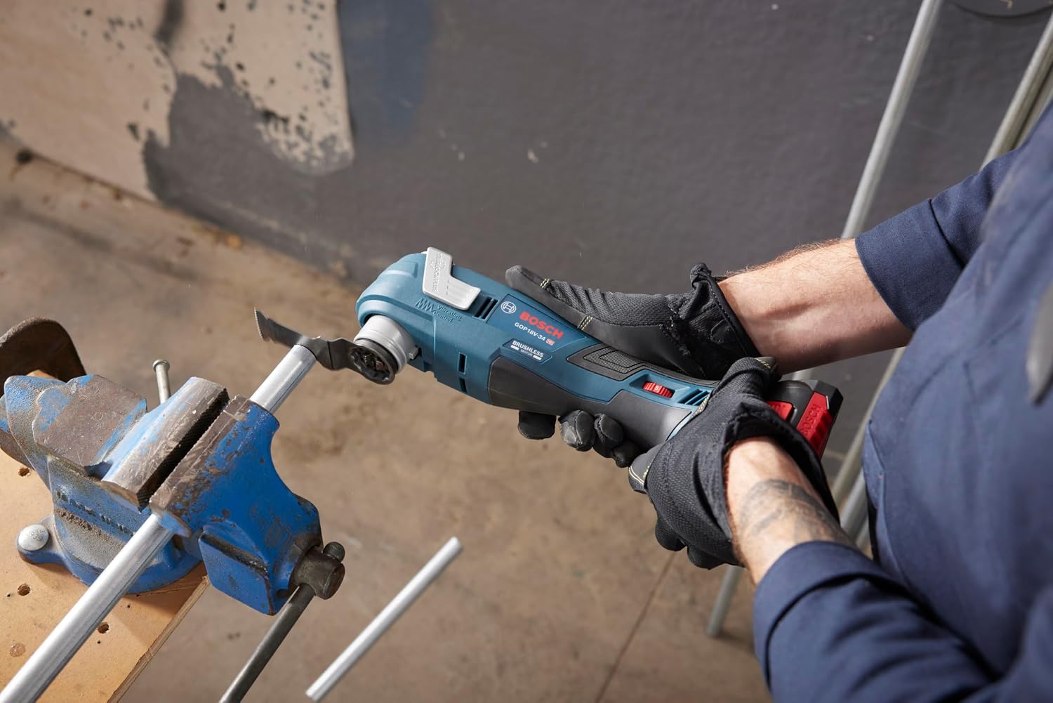BOSCH GOP18V-34B14 18V Brushless StarlockPlus® Oscillating Multi-Tool Kit with (1) CORE18V® 4 Ah Advanced Power Battery