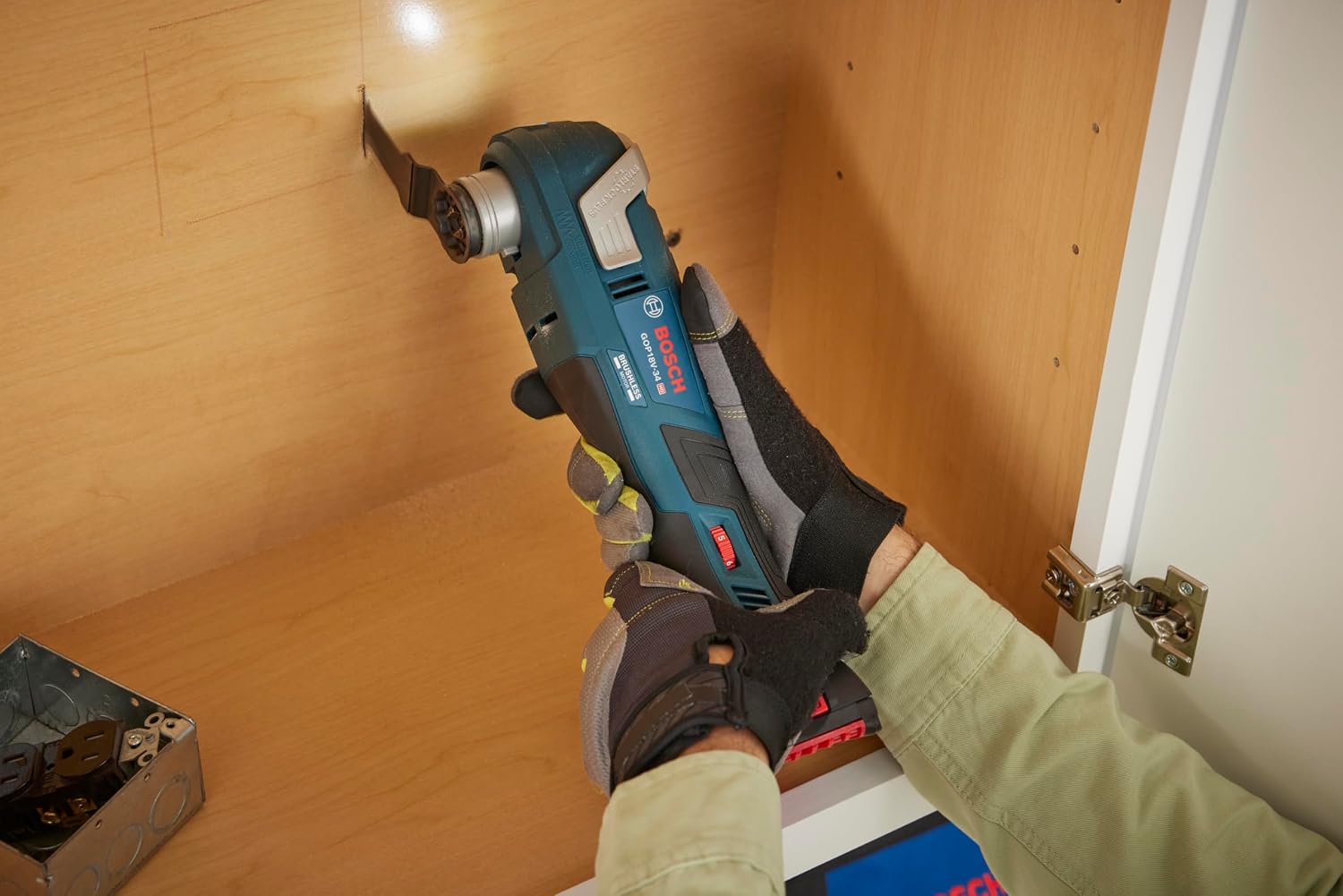 BOSCH GOP18V-34B12 18V Brushless StarlockPlus® Oscillating Multi-Tool Kit with (1) 2 Ah Standard Power Battery