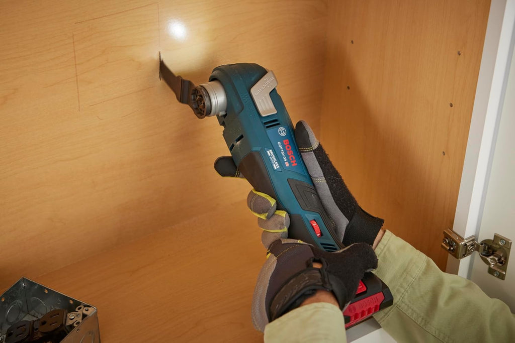 BOSCH GOP18V-34B14 18V Brushless StarlockPlus® Oscillating Multi-Tool Kit with (1) CORE18V® 4 Ah Advanced Power Battery