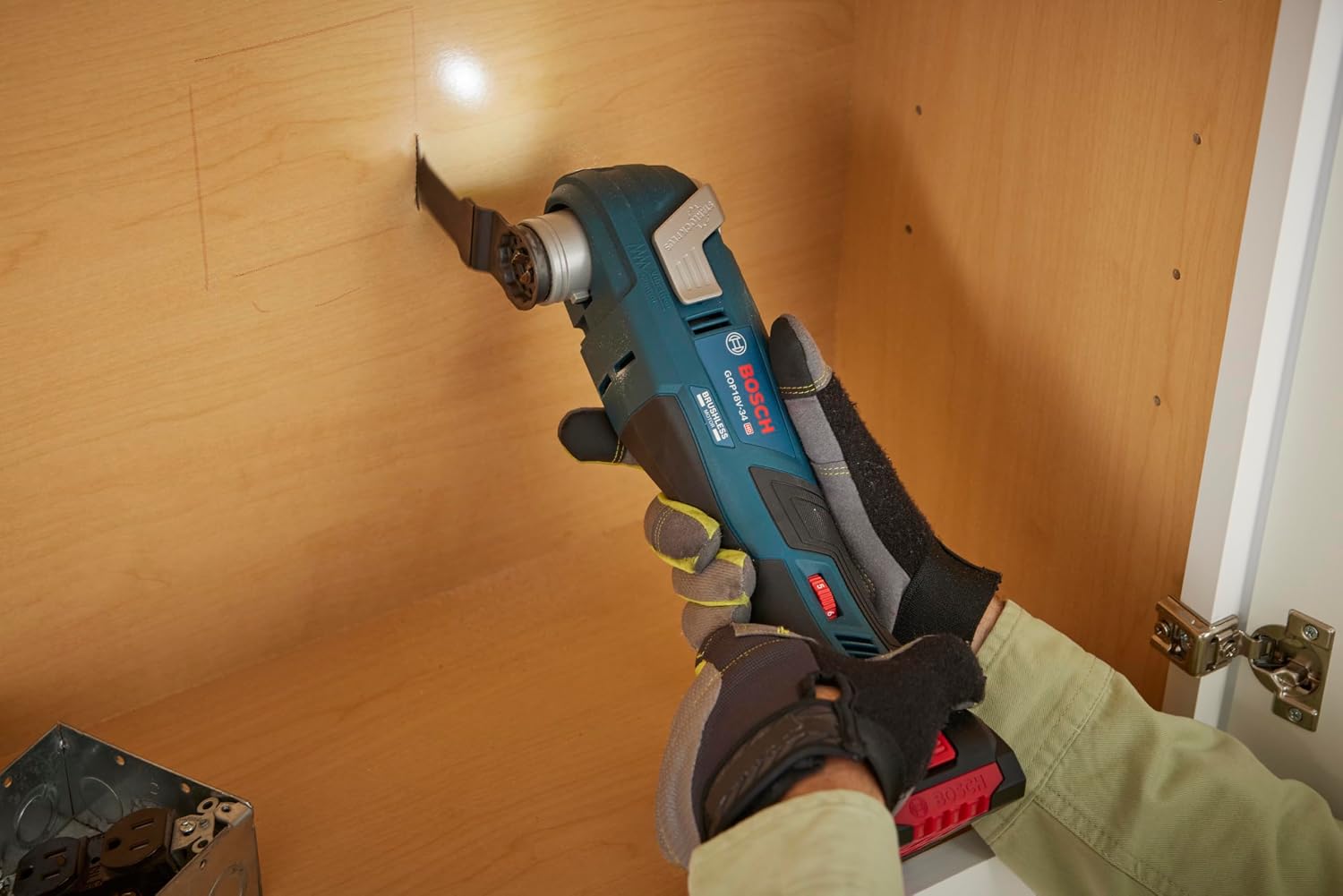 BOSCH GOP18V-34B14 18V Brushless StarlockPlus® Oscillating Multi-Tool Kit with (1) CORE18V® 4 Ah Advanced Power Battery