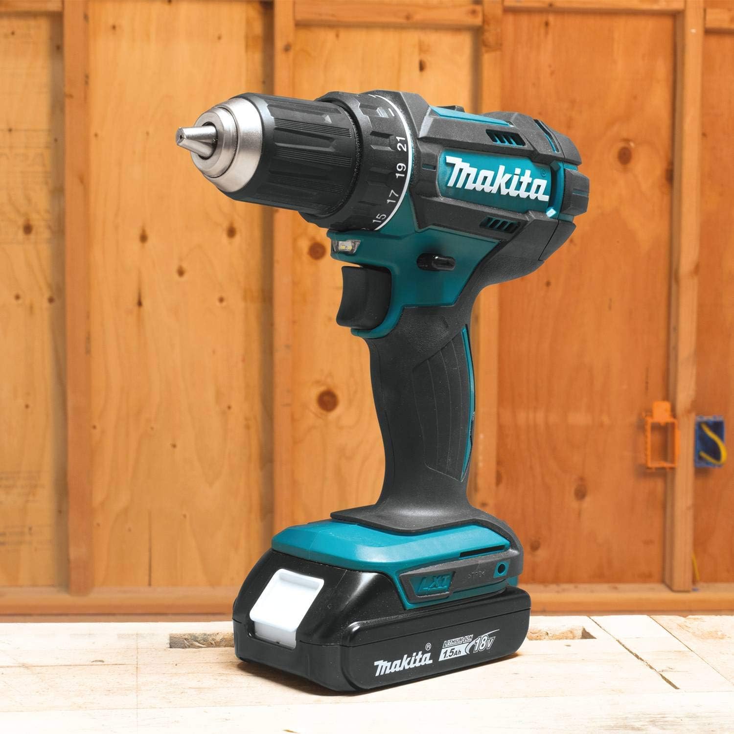 Makita CT225SYX-R 18V LXT Brushed Lithium-Ion 1/2 in. Cordless Drill Driver/1/4 in. Impact Driver Combo Kit with 2 Batteries (1.5 Ah) (Renewed)