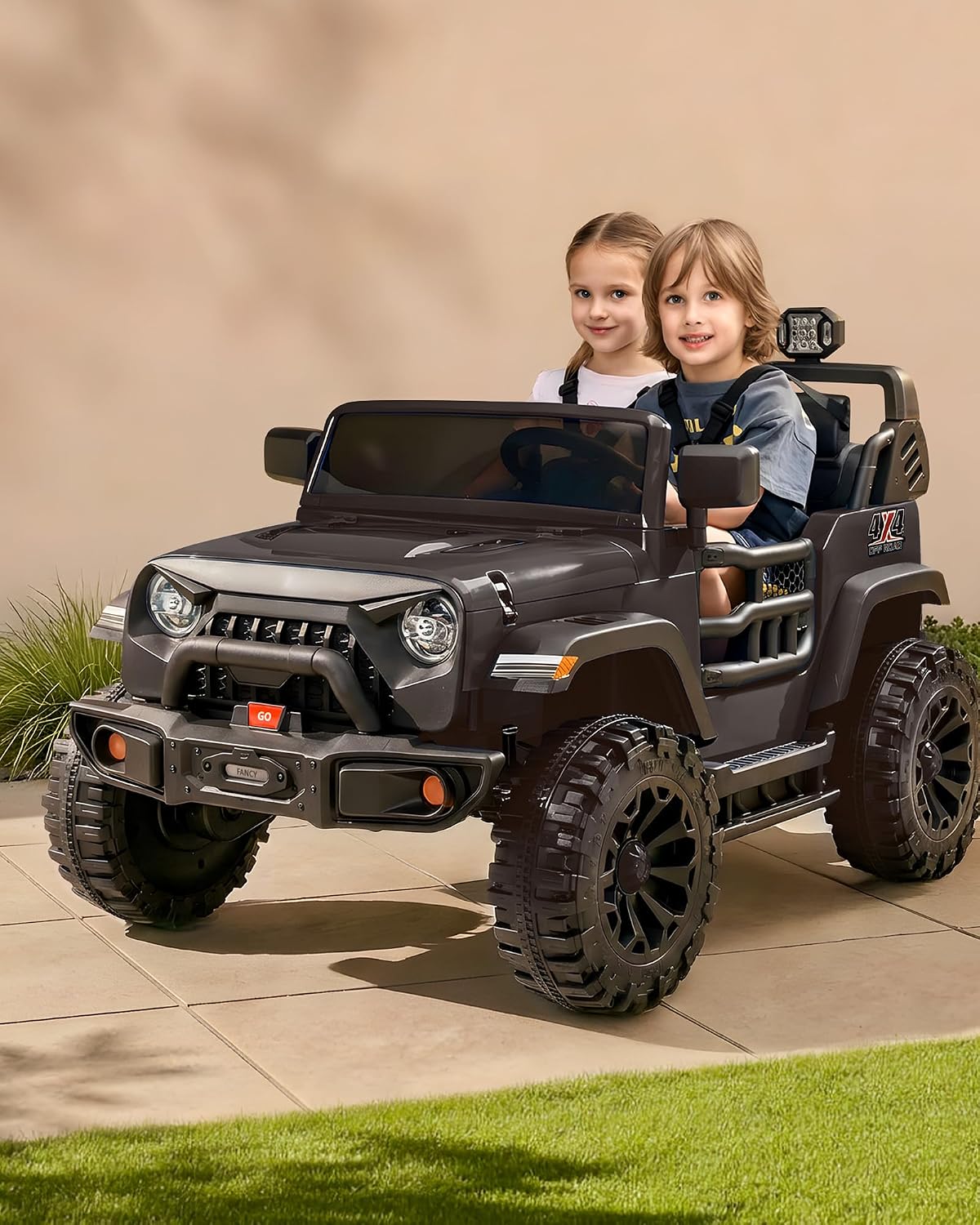 Outfunny 2 Seater Ride on Car Toy, 24V 4WD Electric Car for Kids 4-8 with Remote Control, 4x200W Motors, Capacity 150 lb - Black